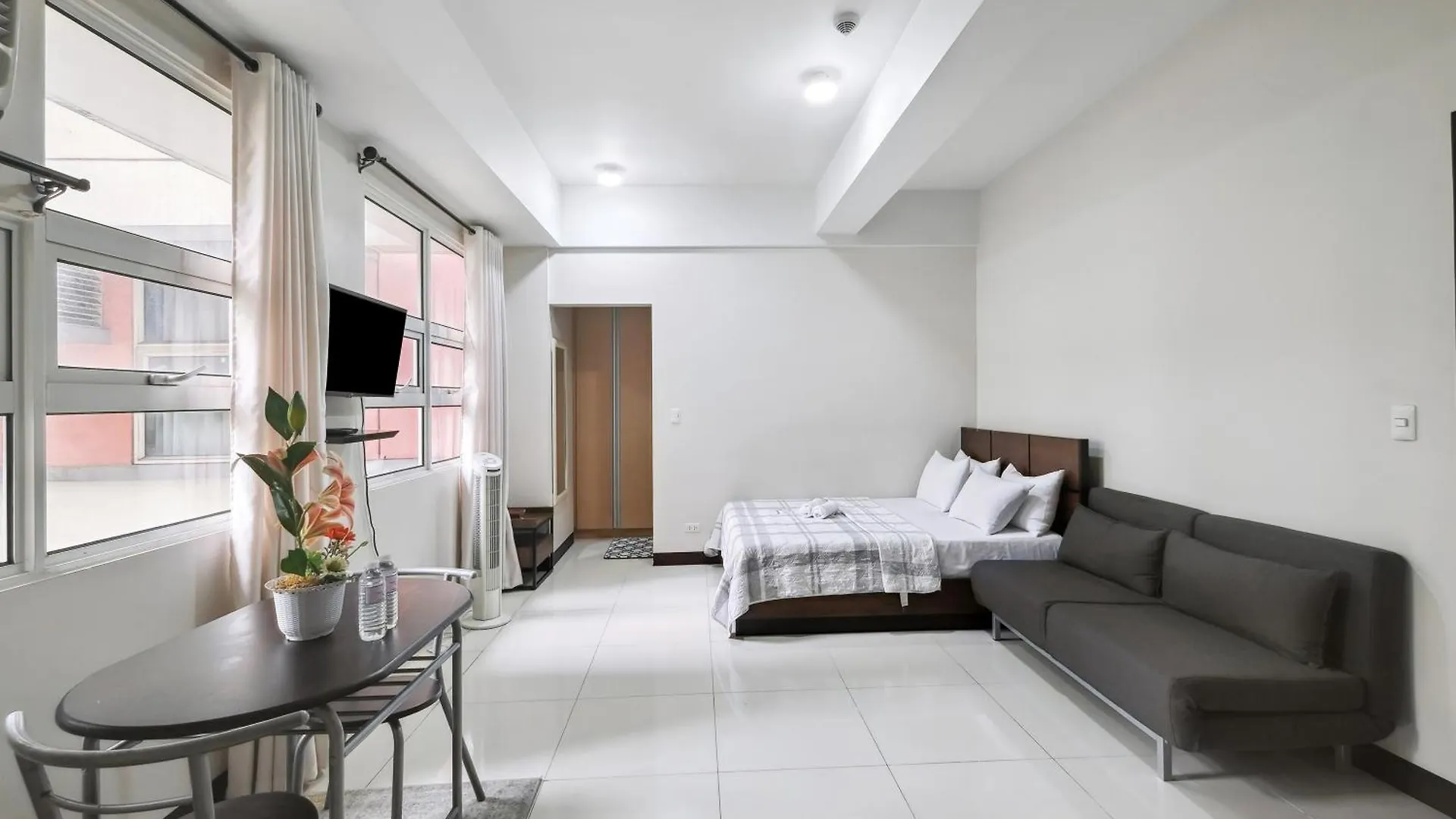 Apartment Tess And Tessha Condotel Near T3 Airport Manila
