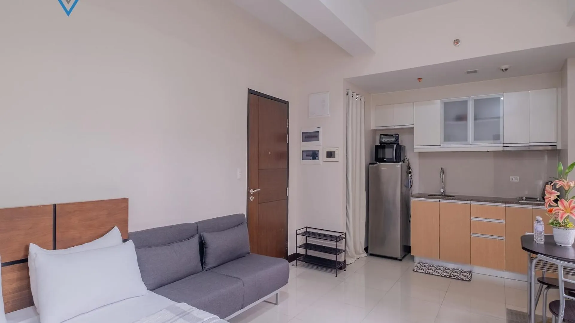Tess And Tessha Condotel Near T3 Airport Manila Philippines